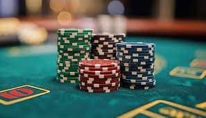 Pemain memainkan Colok Naga di plinko online menggunakan DANA